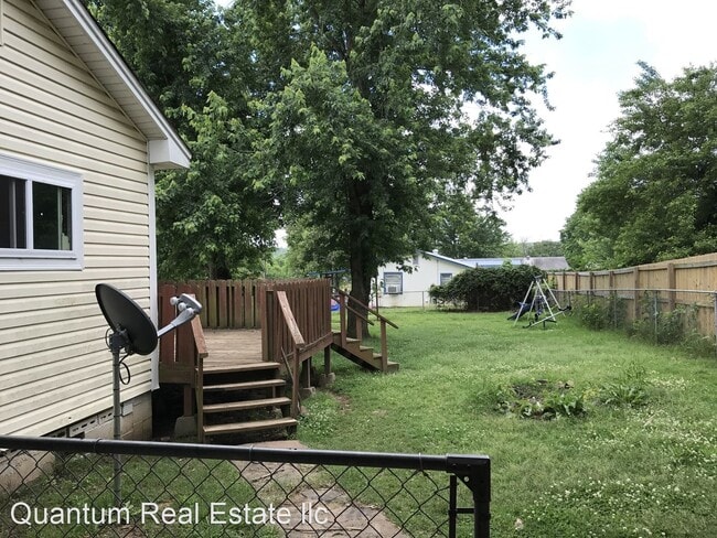 Building Photo - 3 br, 1.5 bath House - 403 W. Henry