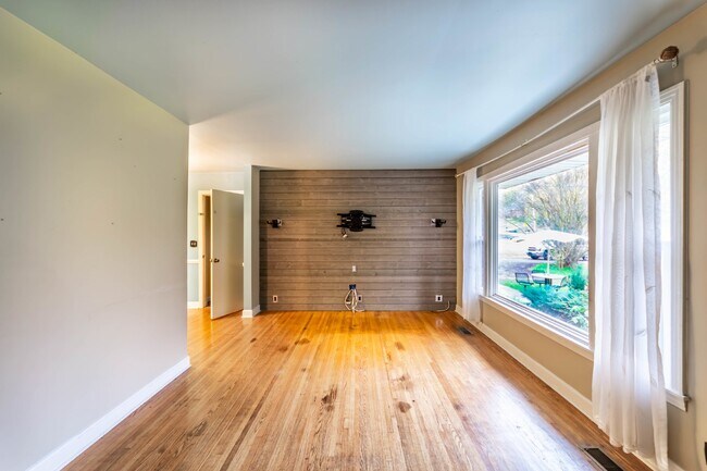 Foto del edificio - Fantastic 3/2 East Nashville w/ Bonus Room & Sunroom!