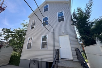 Building Photo - 409 41st St