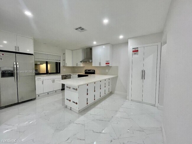 Foto del edificio - 5 br, 4 bath House - 4910 Jefferson St