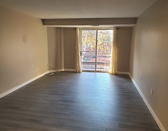 Building Photo - 245 Place Ln