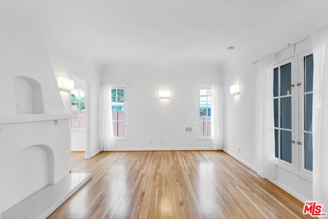 Building Photo - 1557 S Genesee Ave