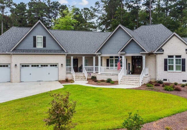 Building Photo - Stunning Luxury Home Available Fully Furni...