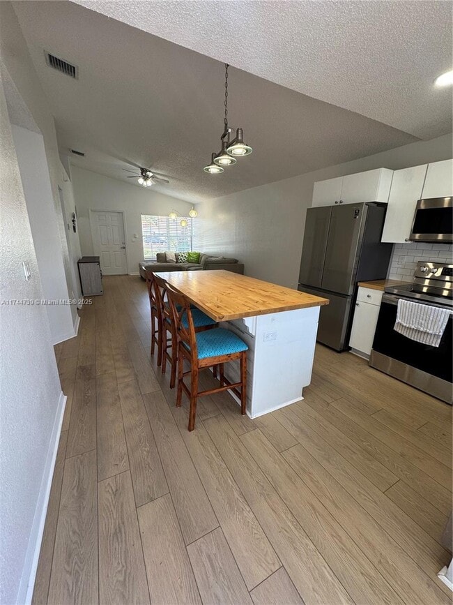 Foto del edificio - 8859 SW 215th Ln