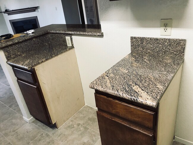 Building Photo - 639 Cerritos Ave
