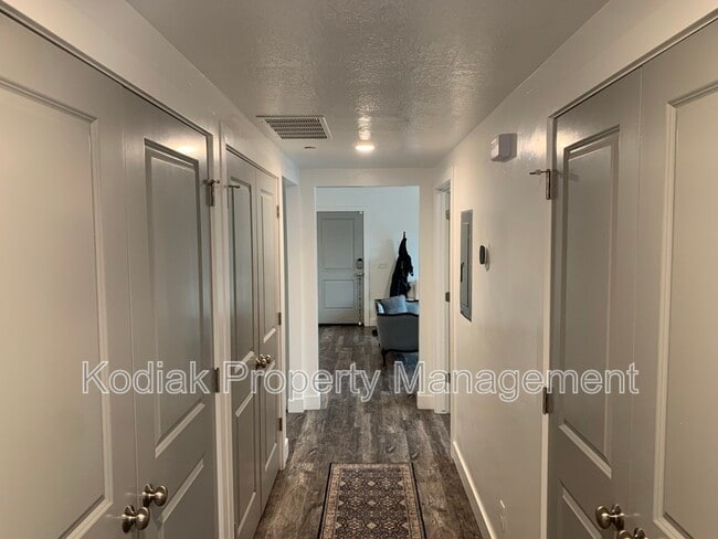 Foto del edificio - 875 Depot St