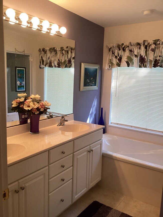 Building Photo - 9201 Independence Way