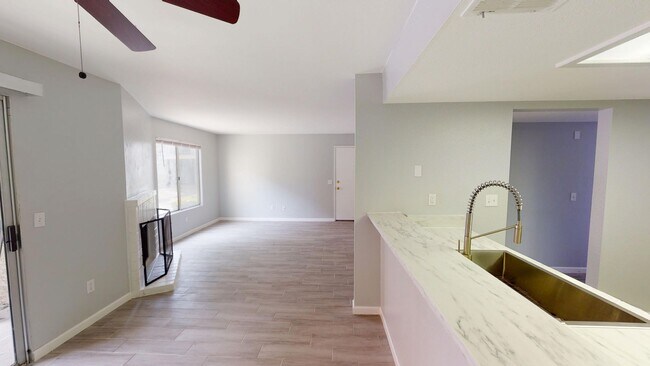 Foto del edificio - Newly Updated 2 bed, 2 bath located in San Bernardino!
