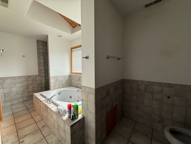 Foto del edificio - 2425 Hessing St