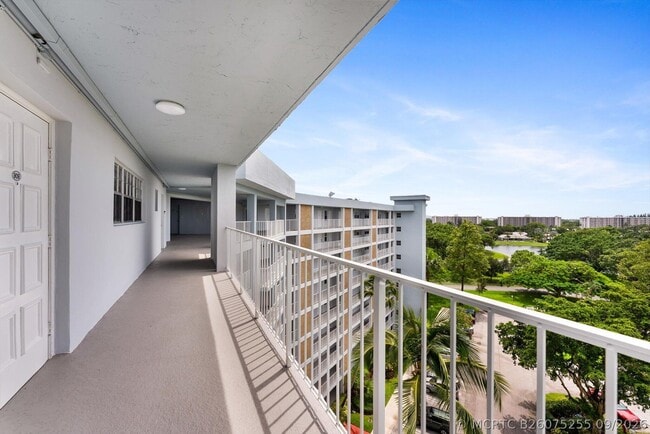 Building Photo - 3051 N Course Dr