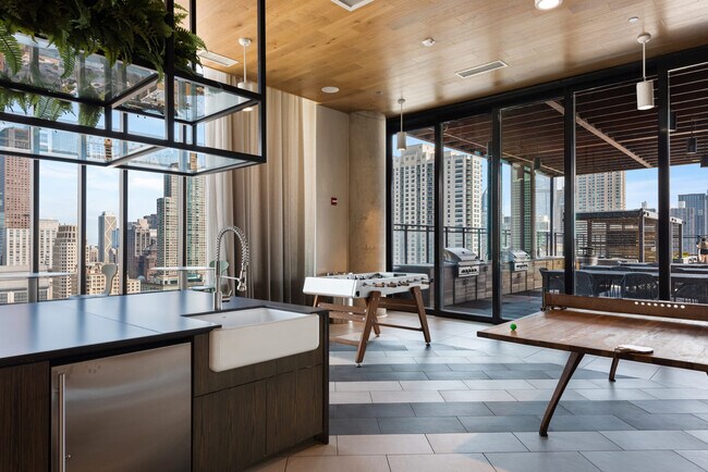 Foto del edificio - 829 N Clark St