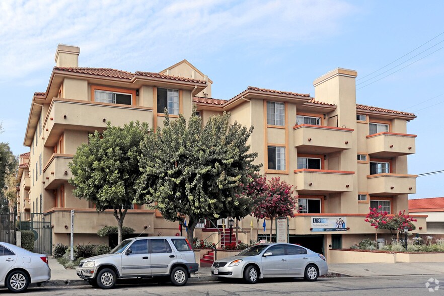 Maravilla Apartments at CSUN Rentals Northridge, CA