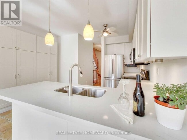 Building Photo - 23 Belleville St