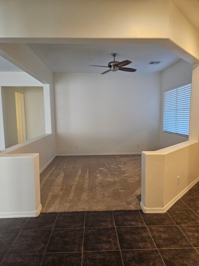 Foto del edificio - 12528 W Milton Dr