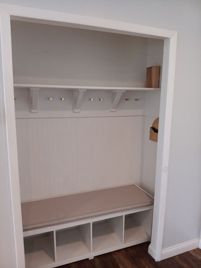 Building Photo - 3 Bedroom, 1.5 Bathroom Home! Schedule a Showing Today!