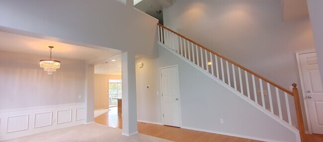 Building Photo - **$500 OFF YOUR FIRST FULL MONTH'S RENT!**...