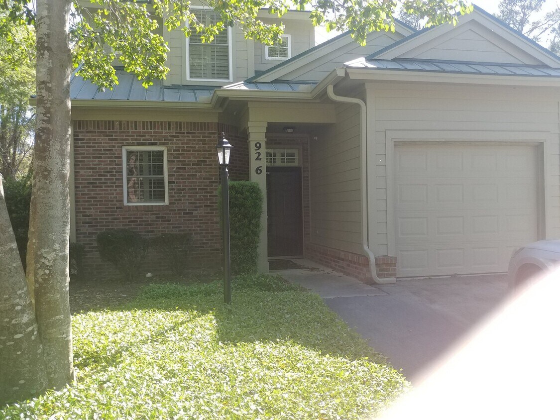 Foto principal - 4 Bedroom 3.5 Bath town home in Pawleys Pl...