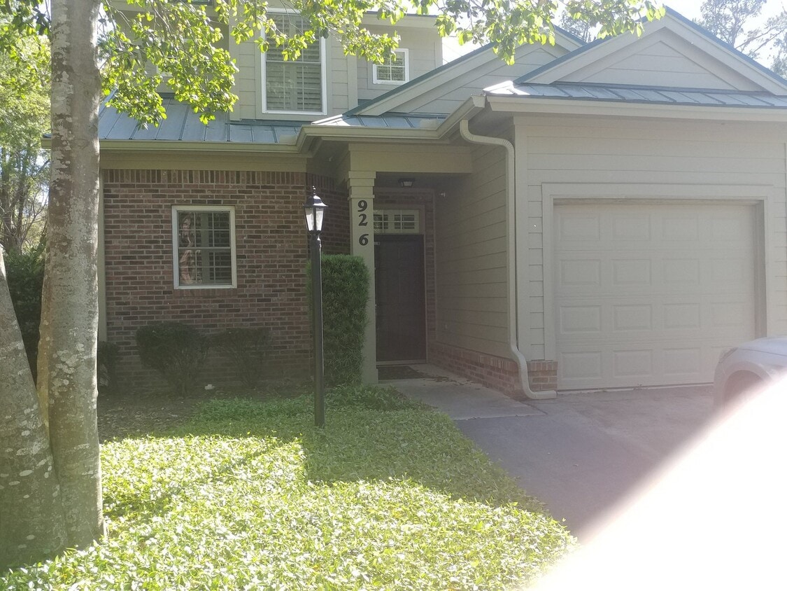 Primary Photo - 4 Bedroom 3.5 Bath town home in Pawleys Pl...
