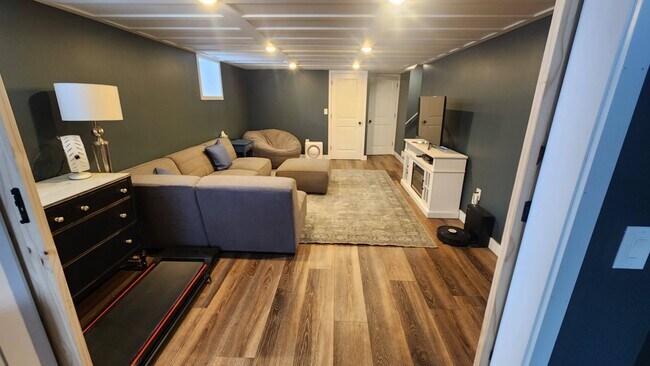 Foto del edificio - 321 Swanson Cir