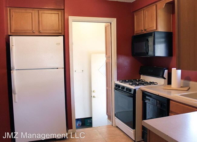 Foto del edificio - 17615 Leslie Ave