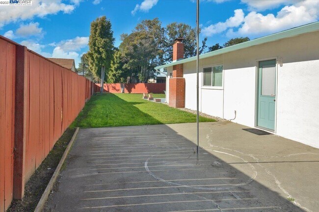 Foto del edificio - 5122 School Ave