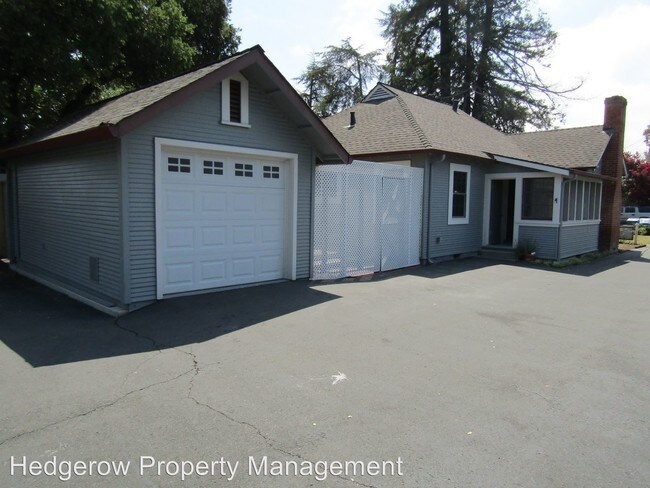 Building Photo - 2660 Pine St