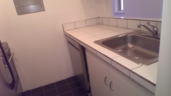 Building Photo - 11 Follen St