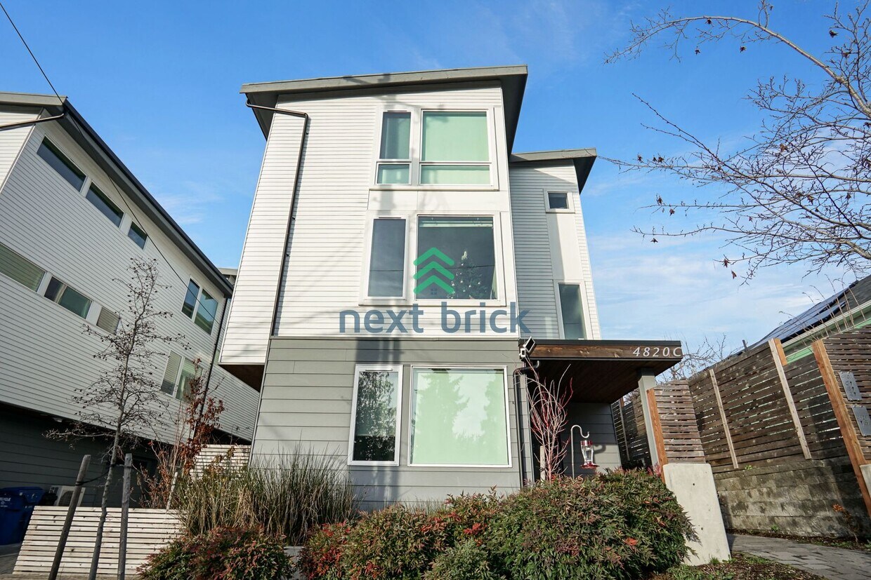 4 Bed 3.5 Bath for Rent in Seattle! Townhome Rentals in Seattle WA