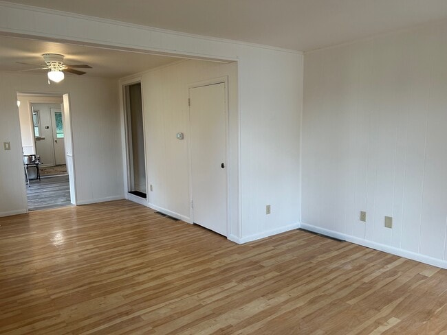 Building Photo - 238 W Queen St