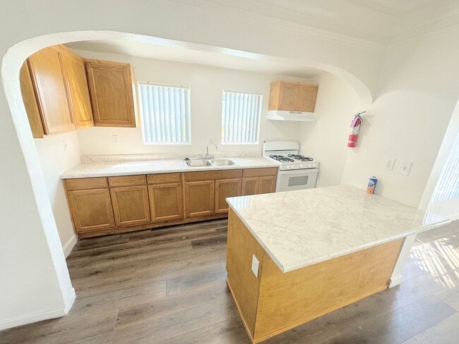 Photo - *SECTION 8 ONLY* Cute 2bd/1ba duplex with parking and all the appliances! Apartment