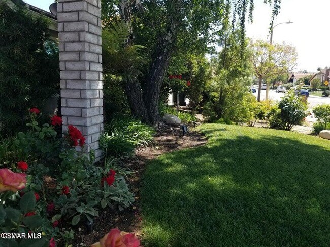 Foto del edificio - 3287 W Sierra Dr