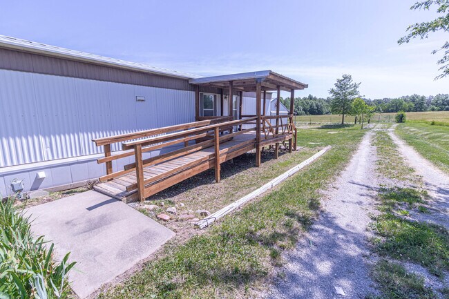 Building Photo - 16950 N Davis Rd