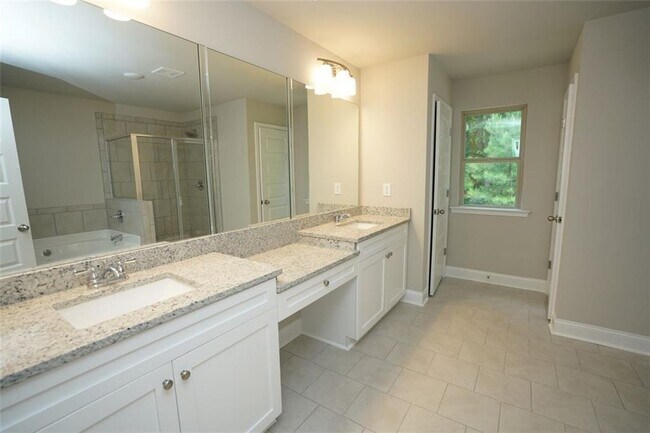 Foto del edificio - 5975 Arbor Knoll Pl