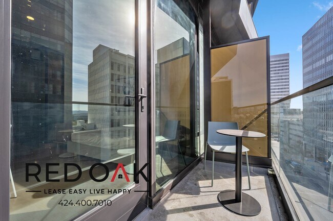 Foto del edificio - ~8 Weeks FREE~ Fully Furnished, Luxury Pri...