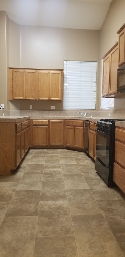 Foto del edificio - 10211 Lanesborough Ave