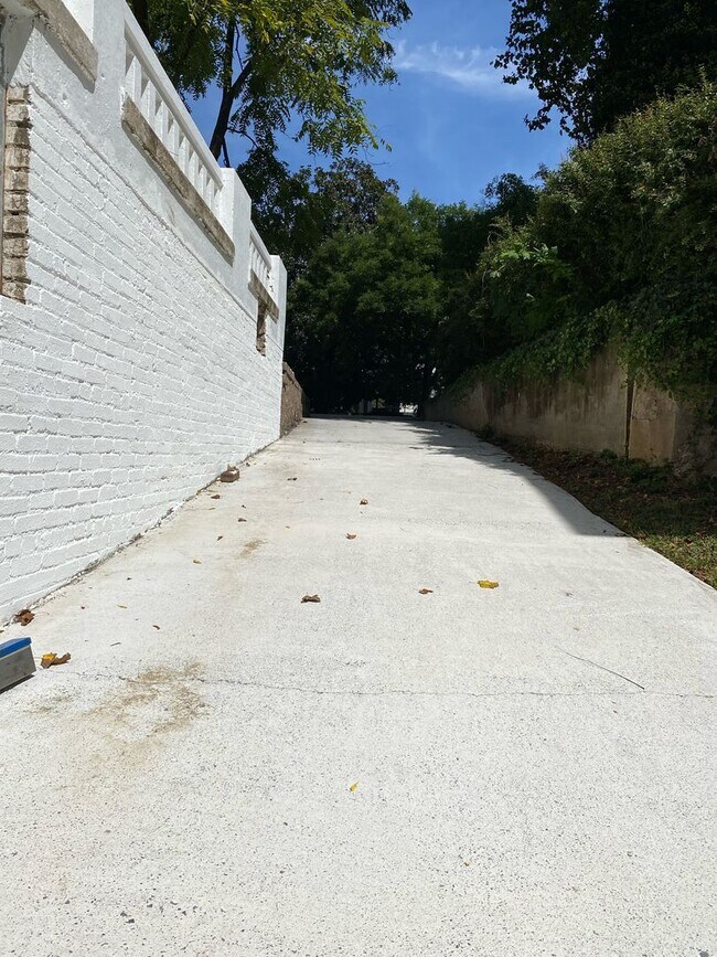 Foto del edificio - 2209 Rivermont Ave