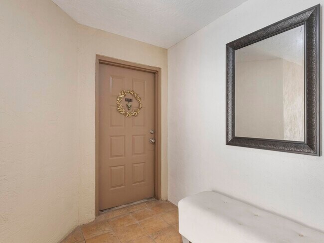 Building Photo - 955 Egret Cir