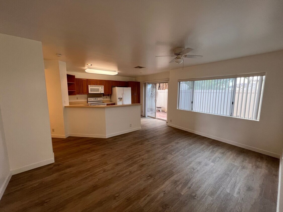 Primary Photo - Las Brisas/3 Bed/2.5 Bath/3 PK