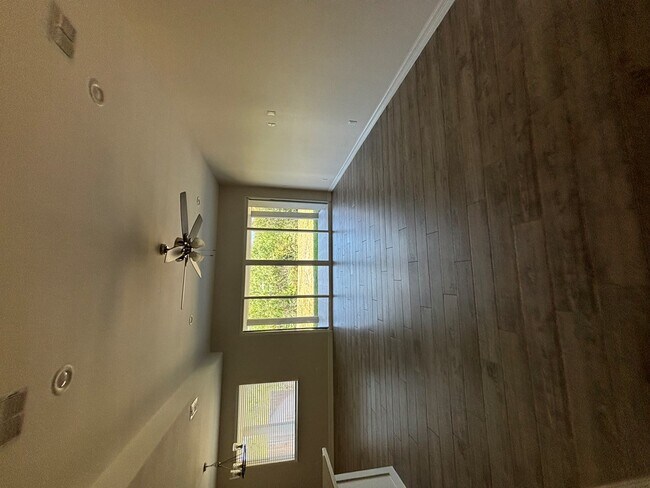 Building Photo - 167 Torrey Pines Dr