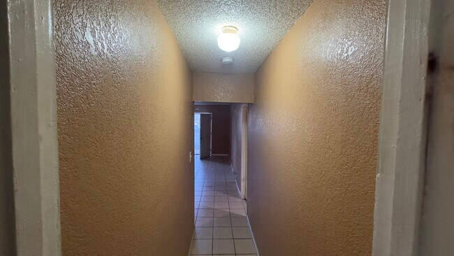 Foto del edificio - 1387 E 49th St