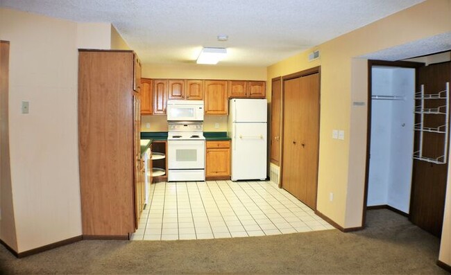 Building Photo - 1040 Duchess Dr