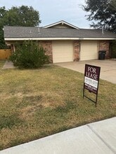 Building Photo - AUGUST PRE-LEASE!!  Adorable 2 Bedroom 1.5...