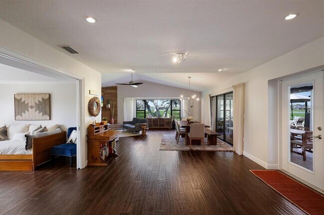 Building Photo - 3705 Torrey Pines Blvd