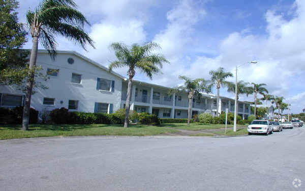 Primary Photo - York Manor Condominiums