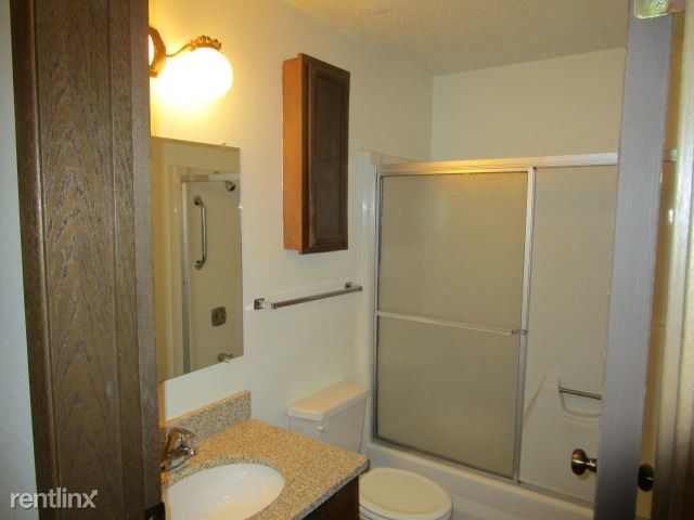 Building Photo - 2 br, 1 bath  - 2904 S 17th St Apt 104