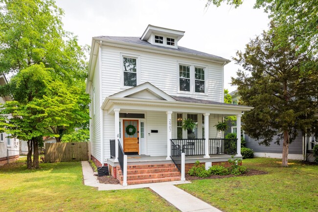 Building Photo - Gorgeous 3 Bedroom Home Non Montrose Ave!!...