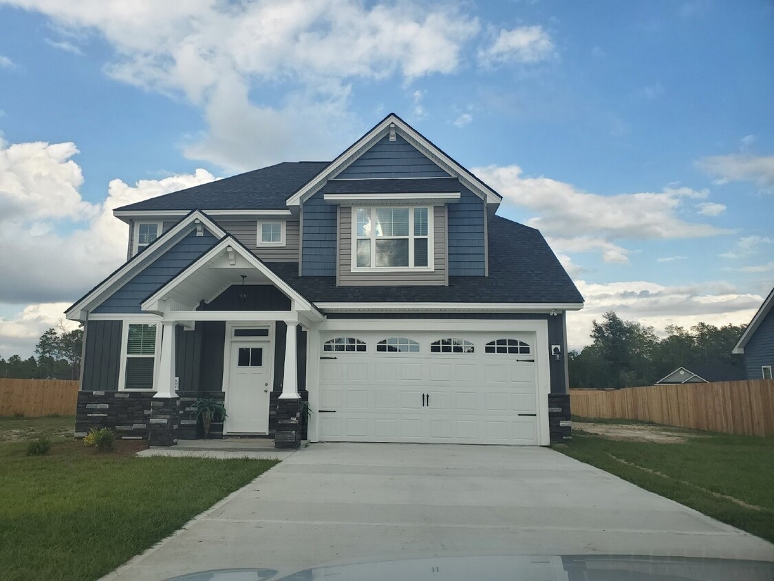 Foto principal - Almost new home close to downtown Ludowici.