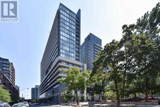 Building Photo - 36 Lisgar St