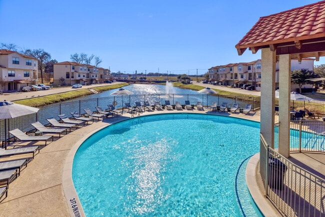 Foto del edificio - Carriage Homes on the Lake