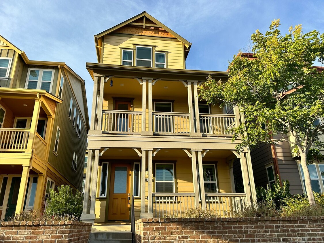 Primary Photo - Victorian waterfront gem in the coveted Pr...